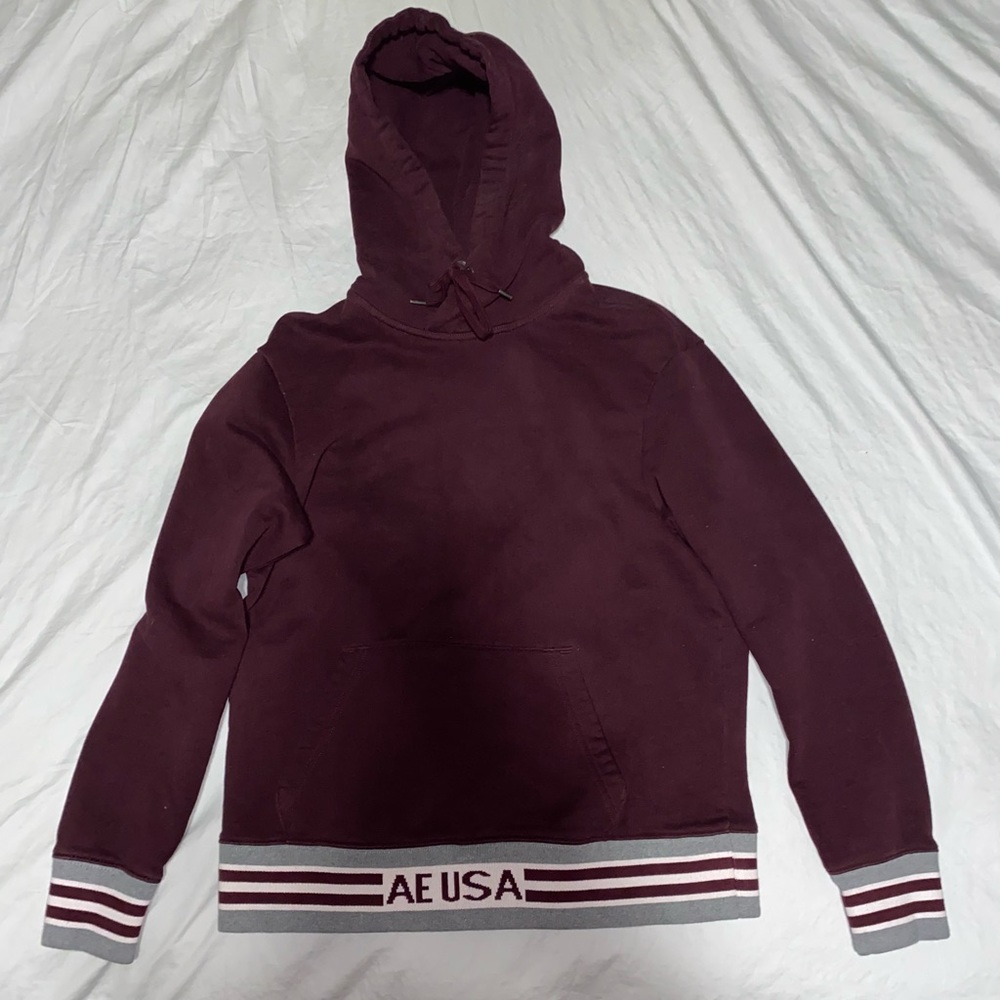 Burgundy American Eagle hoodie.